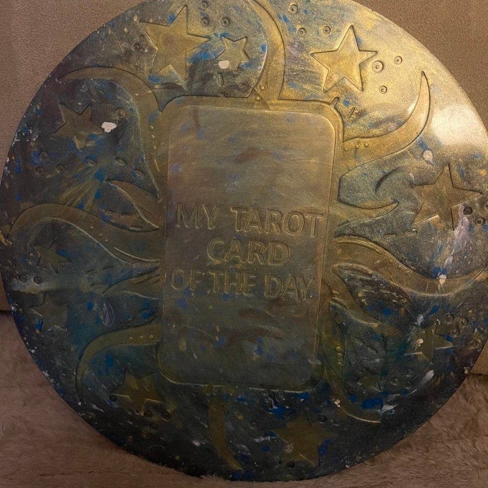 Tarot cArd of the day tray display